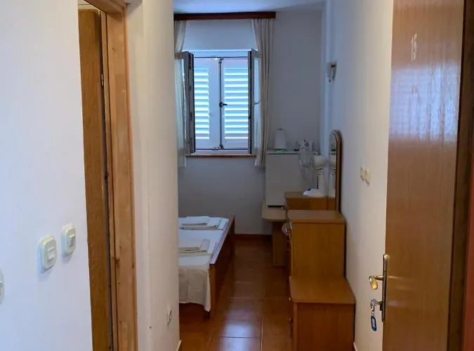 Ξενοδοχείο με διαμερίσματα Ata 3*