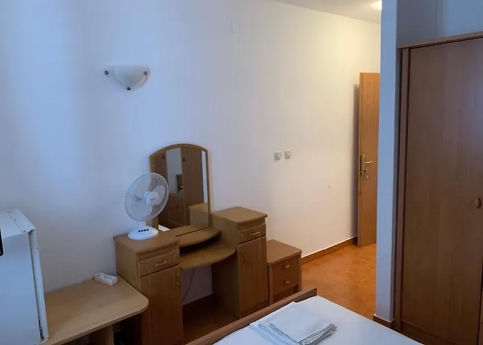 Ξενοδοχείο με διαμερίσματα Ata 3*